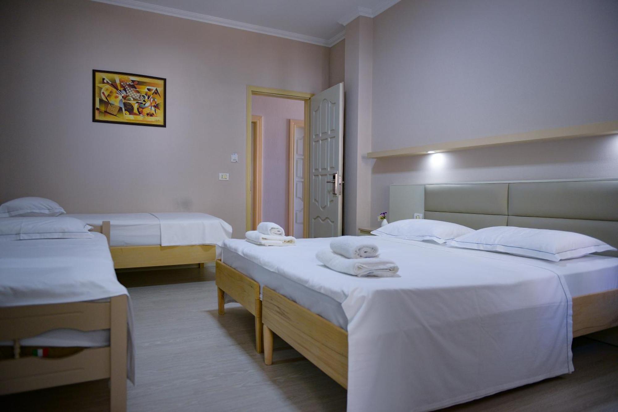 Hotel Andi Kryemëdhenji Exterior photo