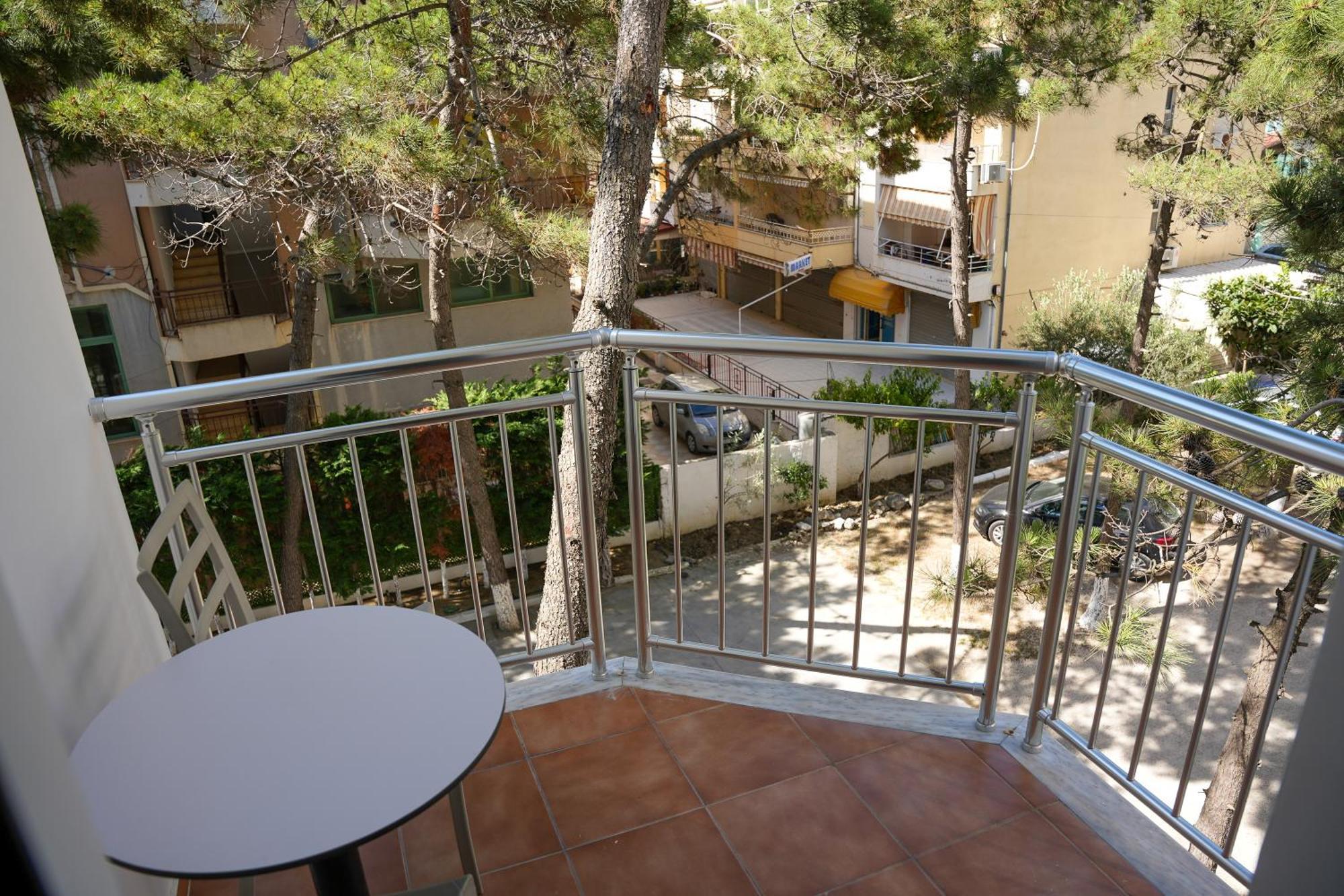 Hotel Andi Kryemëdhenji Exterior photo